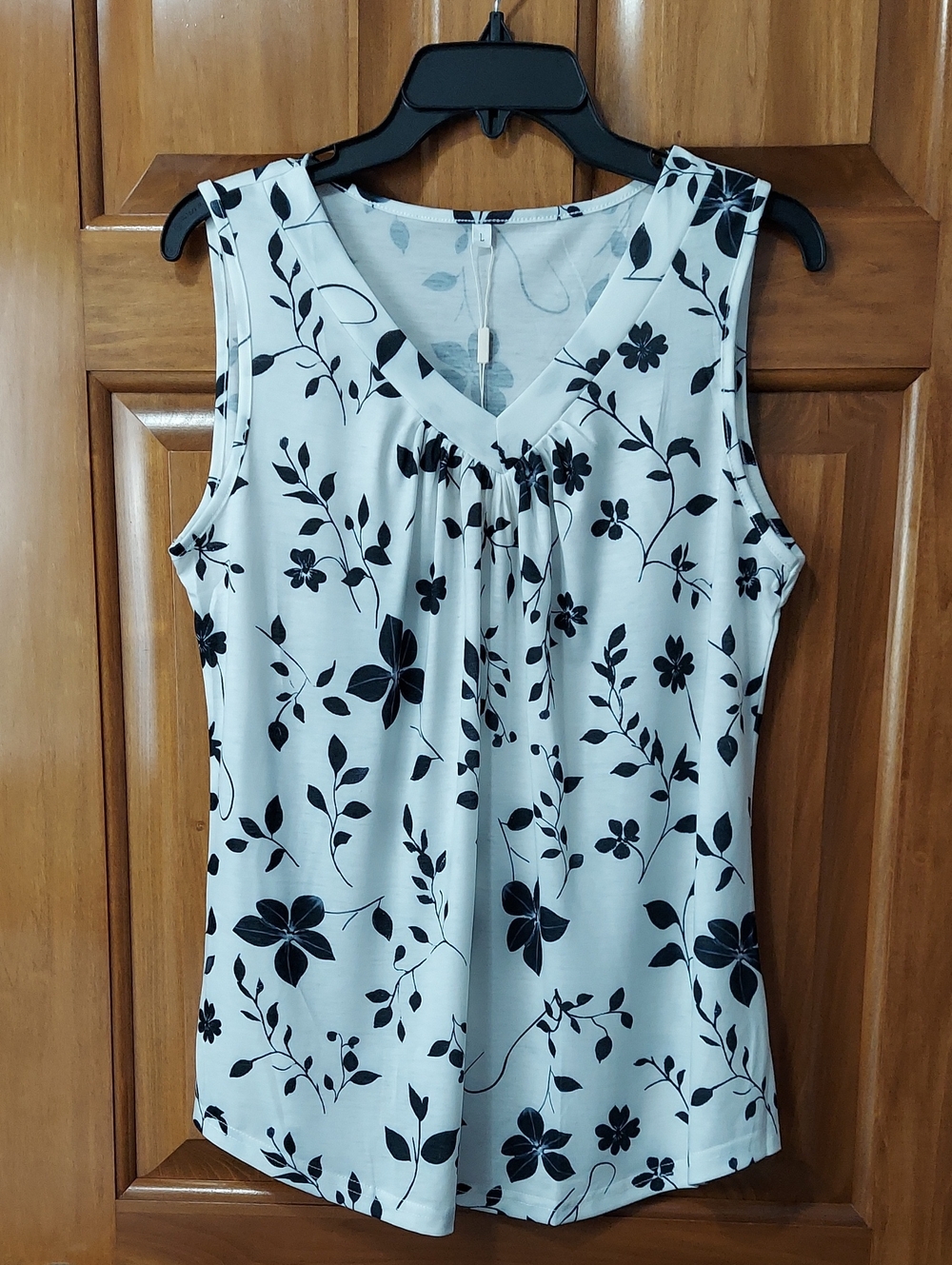 🆕 Zeagoo V-Neck Sleeveless Floral Tank Top - White with Black Print, Large, NEW